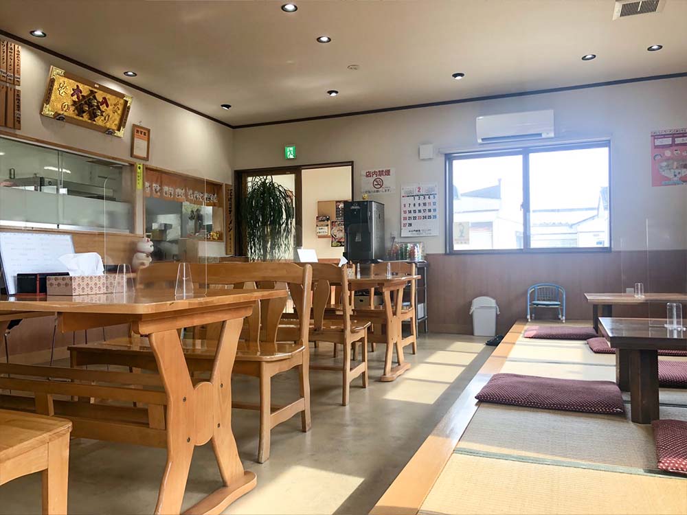 三日月軒駅東-店内1