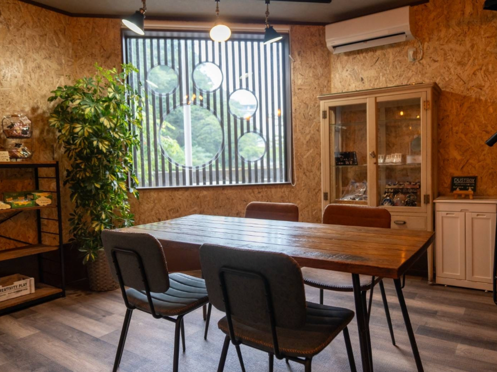 でずぼcafe_内観1