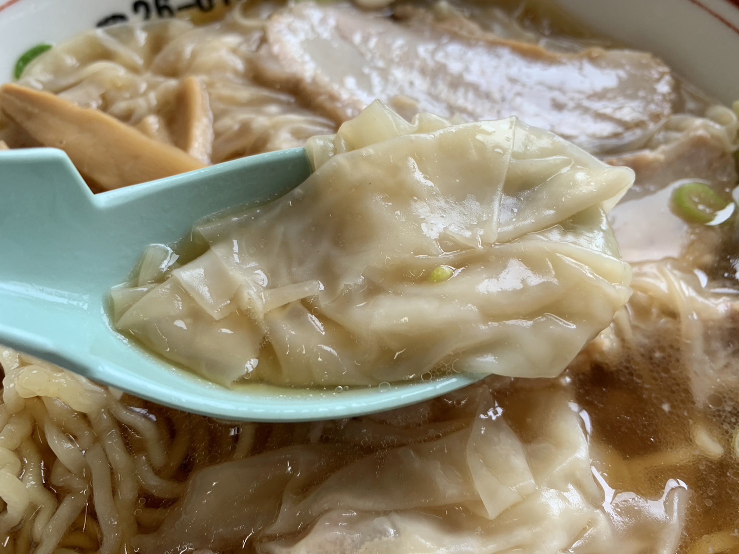 新月　ワンタンメン