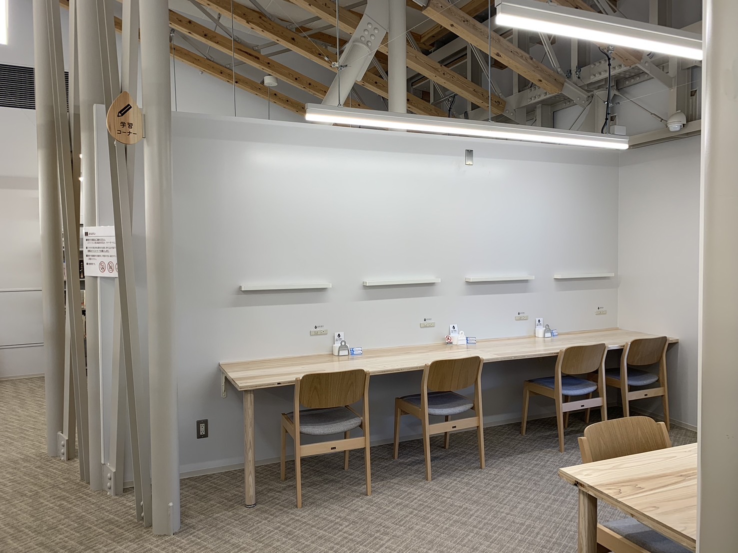 庄内町立図書館 自習室