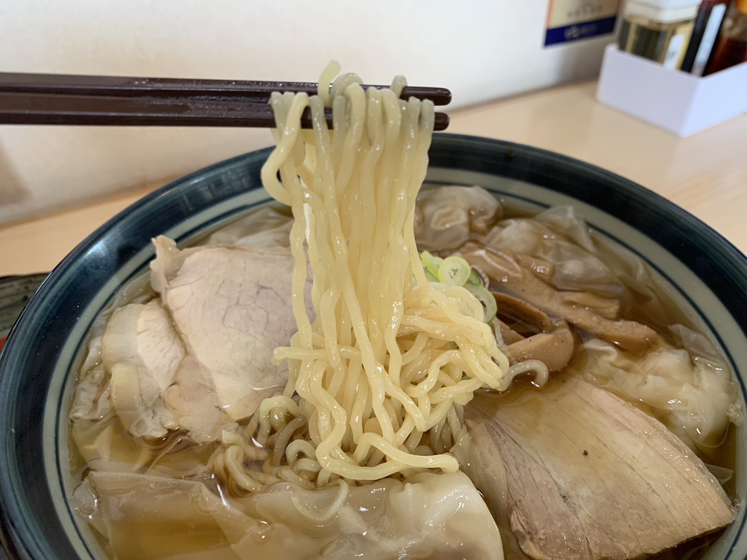 満月　酒田ラーメン　ワンタンメン②