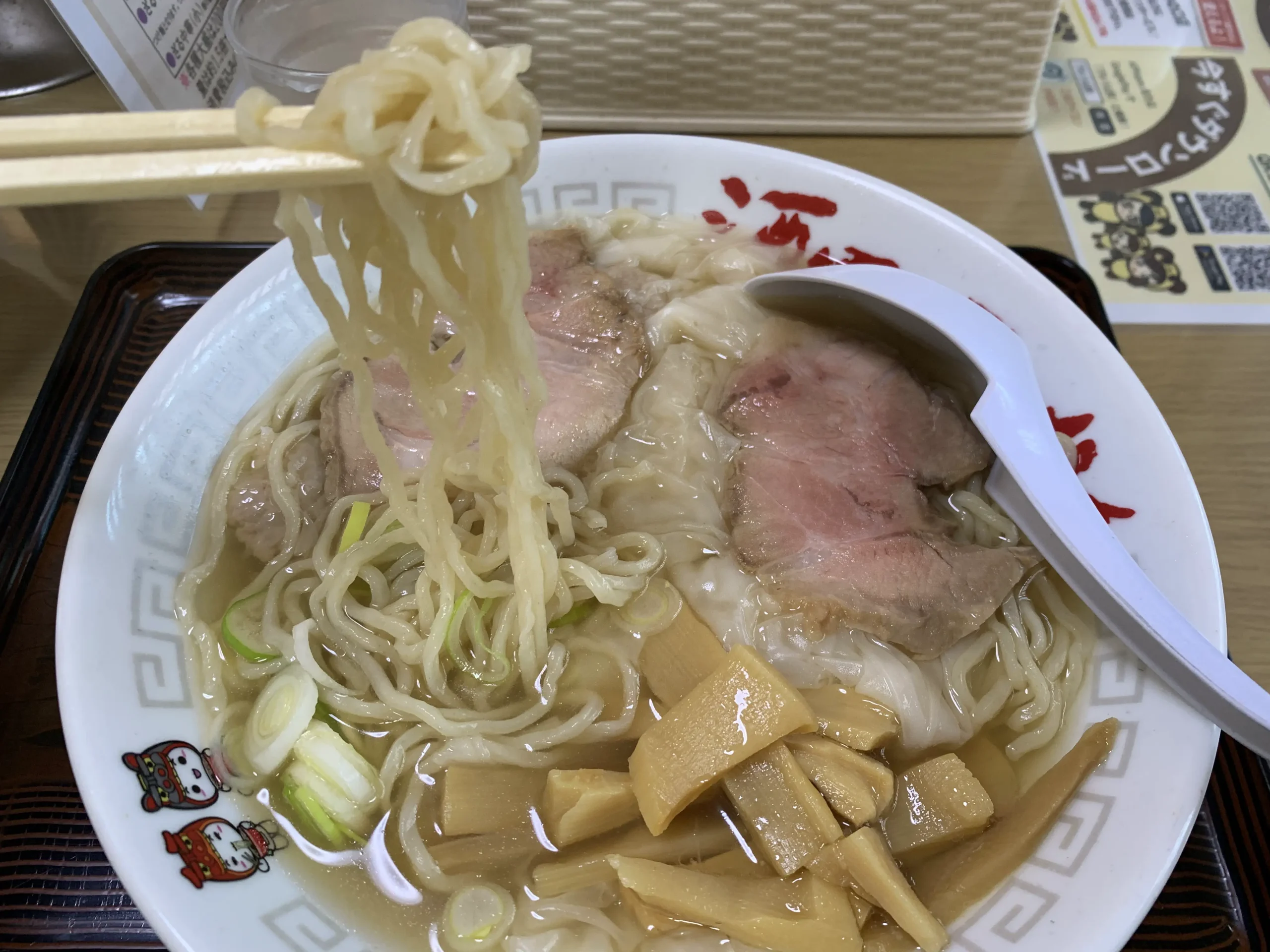 三日月軒東中の口店　ワンタンメン