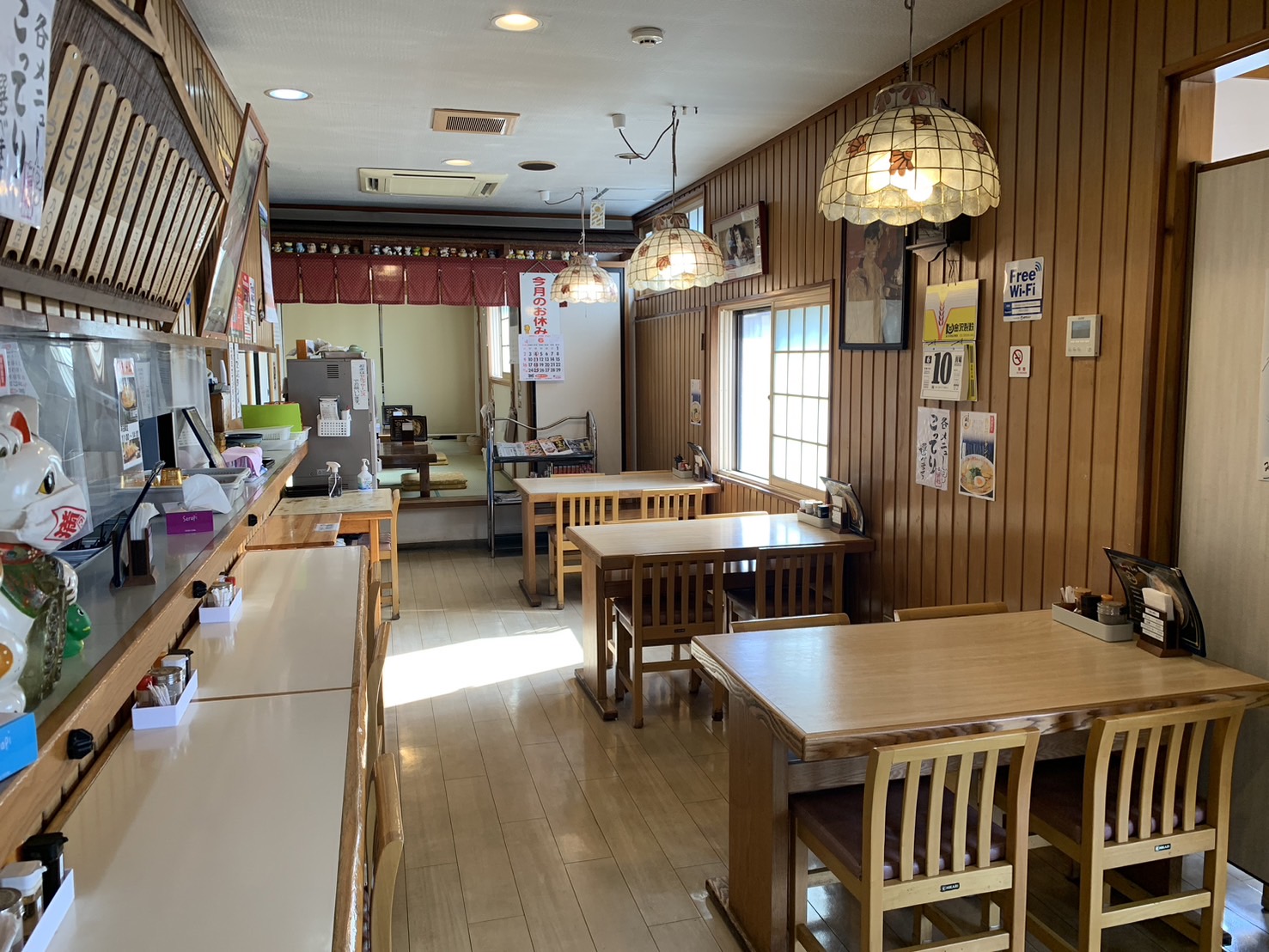 満月　酒田ラーメン　店内