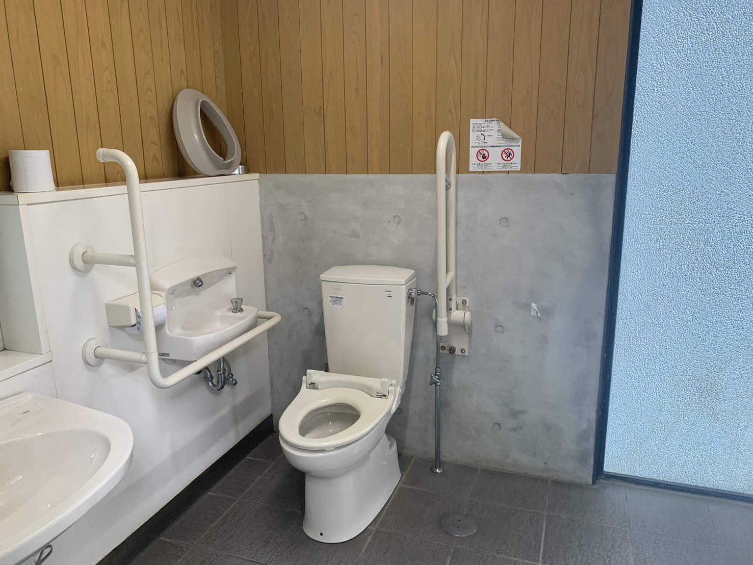 鶴岡公園二の丸広場床噴水 市民の森トイレ