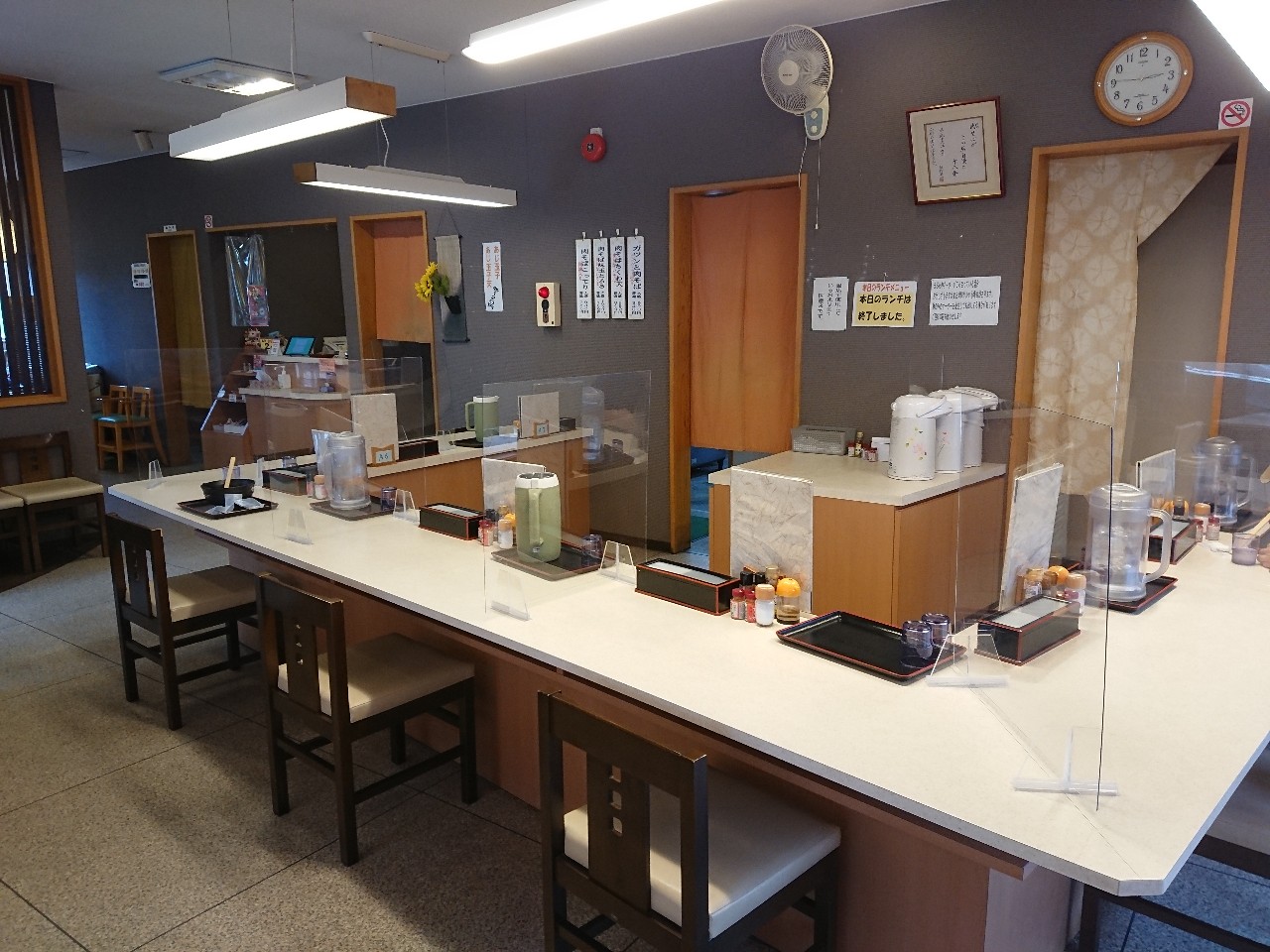 山形の肉そば屋　店内 (3)