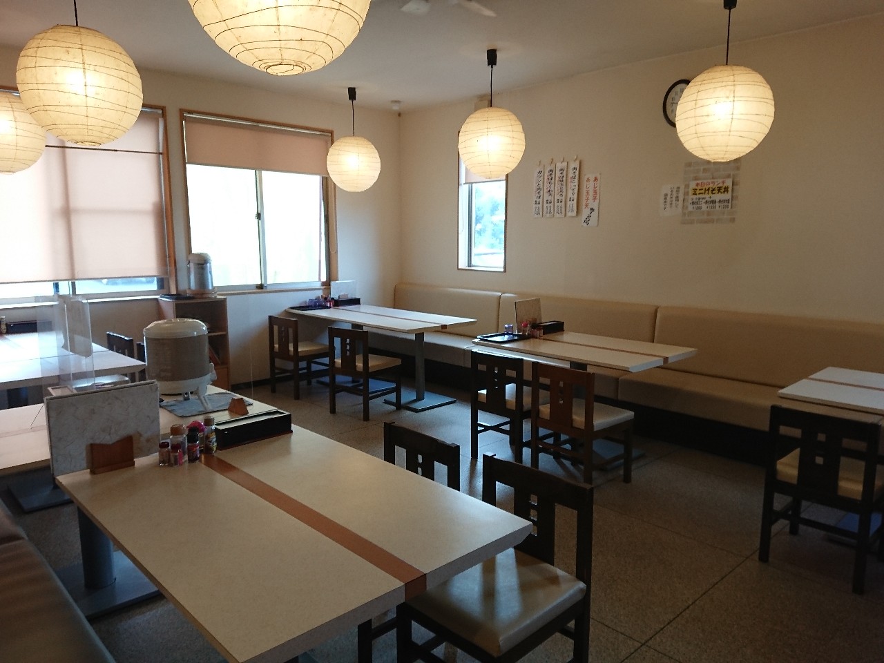 山形の肉そば屋　店内 (1)